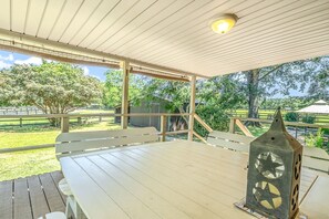 Outdoor dining - Sand and Spur (Laurel Hill)