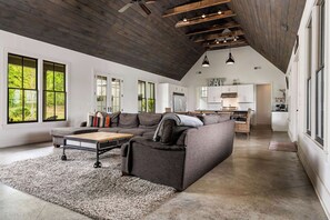 Smart TV, fireplace, table tennis