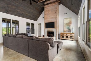 Smart TV, fireplace, table tennis