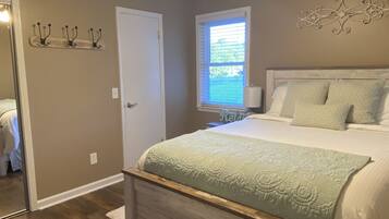 2 slaapkamers, een strijkplank/strijkijzer, gratis wifi, beddengoed