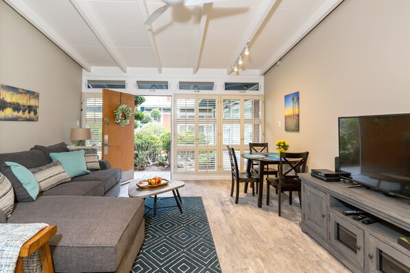 TV - #A Updated 2 bed, 1 block to Beach, Esplanade, Riviera Village shopping! (Redondo Beach)