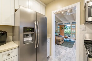 Fridge, microwave, oven, stovetop - #A Updated 2 bed, 1 block to Beach, Esplanade, Riviera Village shopping! (Redondo Beach)