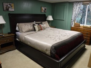 3 slaapkamers, een strijkplank/strijkijzer, gratis wifi, beddengoed