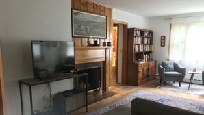 Unclassified image, 5 of 16, button - Burlington Home - great location to everything! (Burlington)