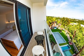 Deluxe Twin Ocean View | Didekorasi berbeda-beda dan dilengkapi dengan perabotan berbeda-beda