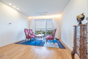 Superior Twin Room | Didekorasi berbeda-beda dan dilengkapi dengan perabotan berbeda-beda