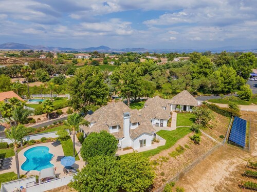  Beautiful Guest Cottage PERMITTED TEMECULA WINE COUNTRY VACATION HOME 