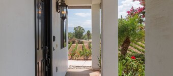 Beautiful Guest Cottage PERMITTED TEMECULA WINE COUNTRY VACATION HOME