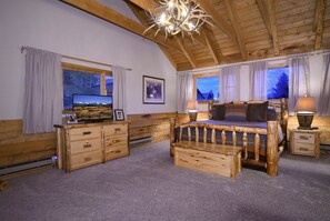 5 bedrooms, free Internet, bed sheets