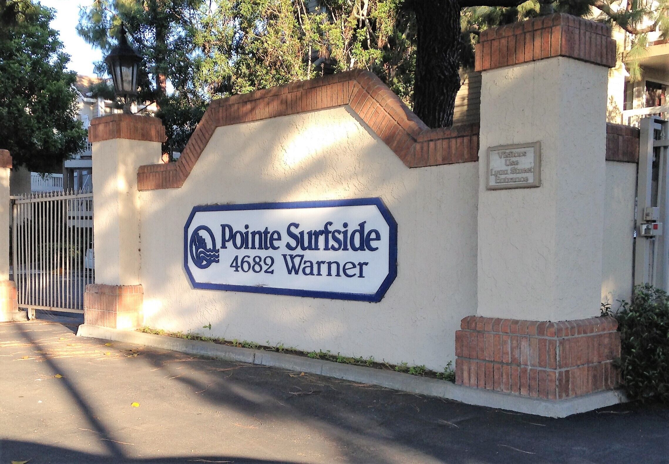 Two bedroom luxury condo with pool/tennis, near beach