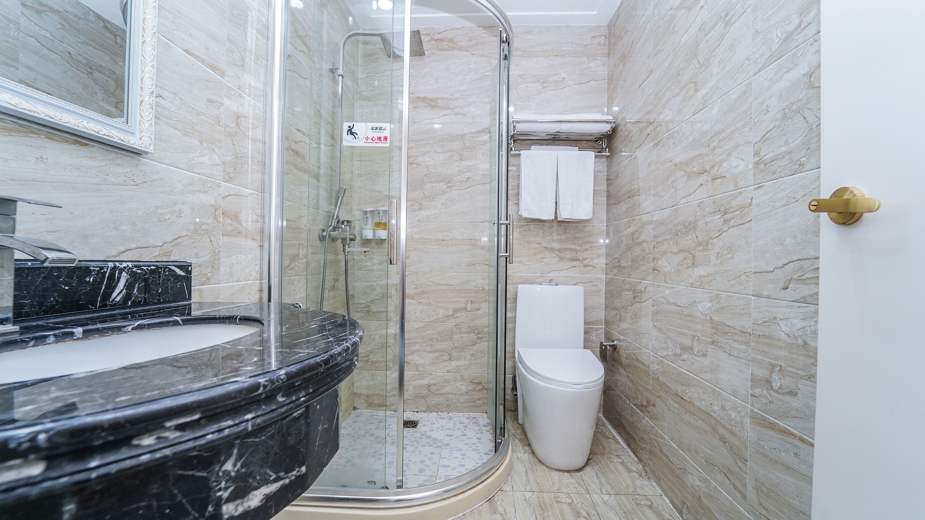 Shower, rainfall showerhead, free toiletries, hair dryer