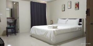Standard Double Room | Blackout curtains, rollaway beds, free WiFi - The Suvarnabhumi Apartment (Bang Phli)
