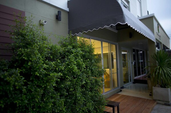 Front of property - The Suvarnabhumi Apartment (Bang Phli)