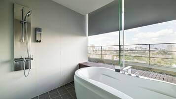 Superior Double Scenic View Room | Bathroom | Hair dryer, towels, soap, shampoo
