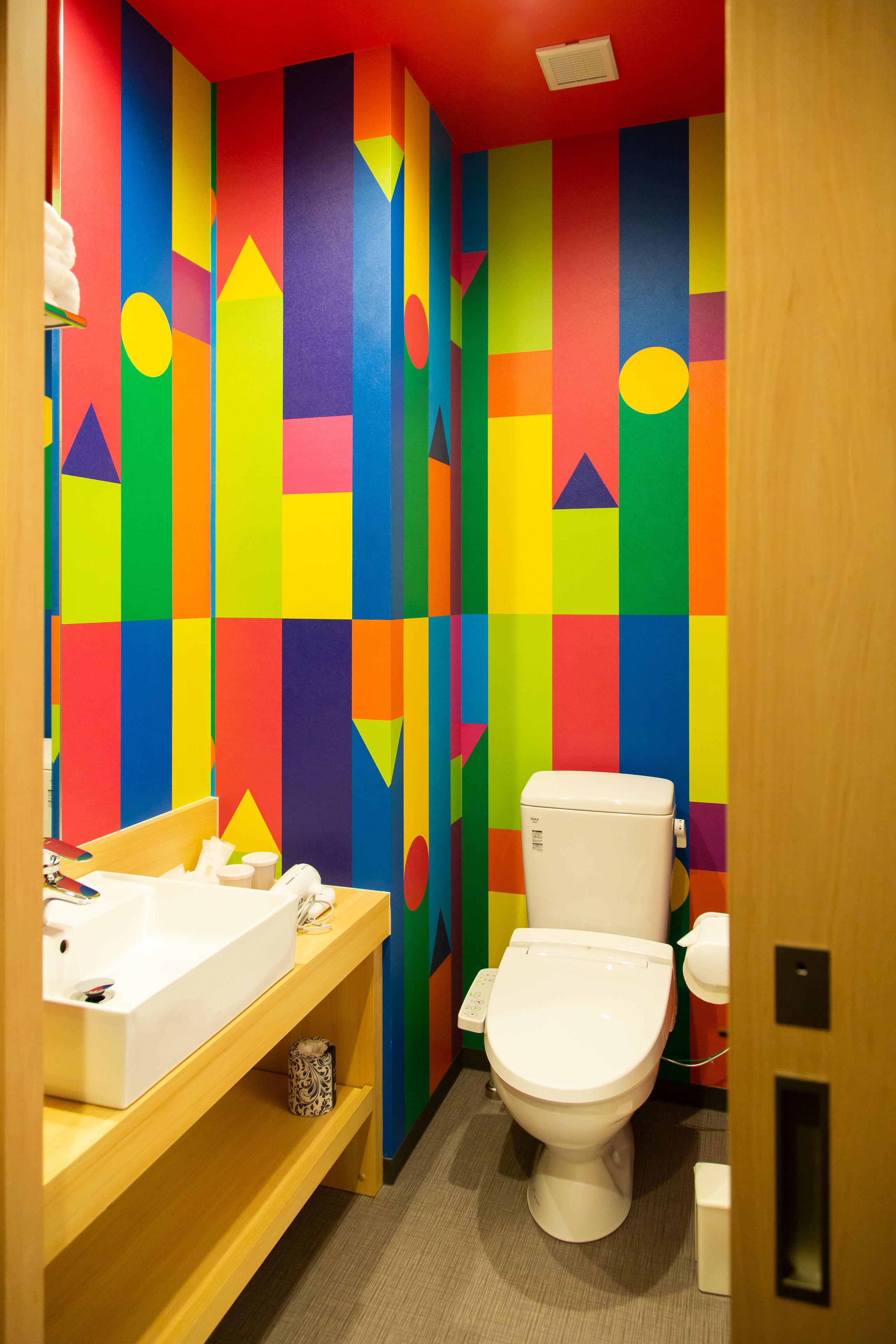 collaborate twin room | premium bedding, memory-foam beds, in-room safe, blackout curtains