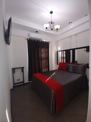 Chambre Double Standard, 1 grand lit, non-fumeur