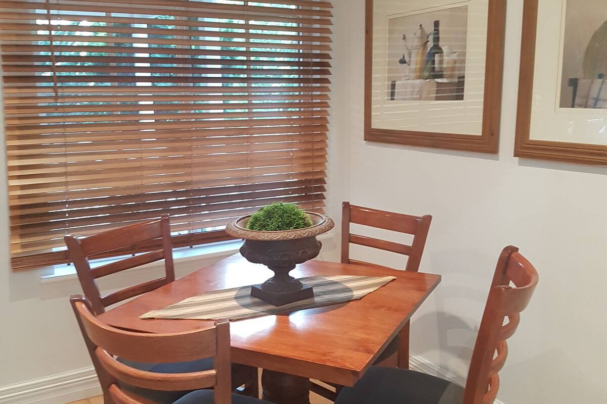Ferienhaus, 2 Schlafzimmer | Essbereich im Zimmer