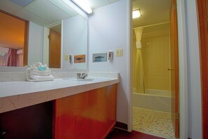 Room, 2 Queen Beds, Non Smoking | Bathroom