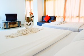Escritorio, cortinas blackout, wifi gratis y ropa de cama 