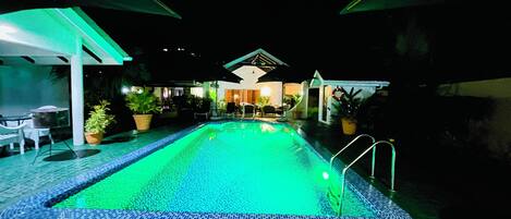 Luxe chalet, niet-roken | Badkamer met wastafel