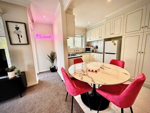 Dining - St Kilda Elwood 2BR Aptmnt  Parking near Beach (Elwood)