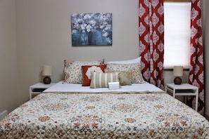 3 bedrooms, desk, iron/ironing board, travel cot - 1 mi. from Mayo Clinic; Cozy, Clean (Rochester)