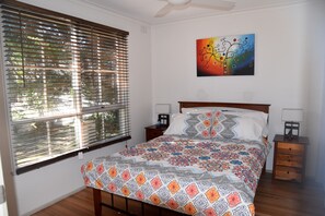 3 bedrooms, iron/ironing board, WiFi, bed sheets