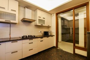 Apartment, 3 Bedrooms | Private kitchen