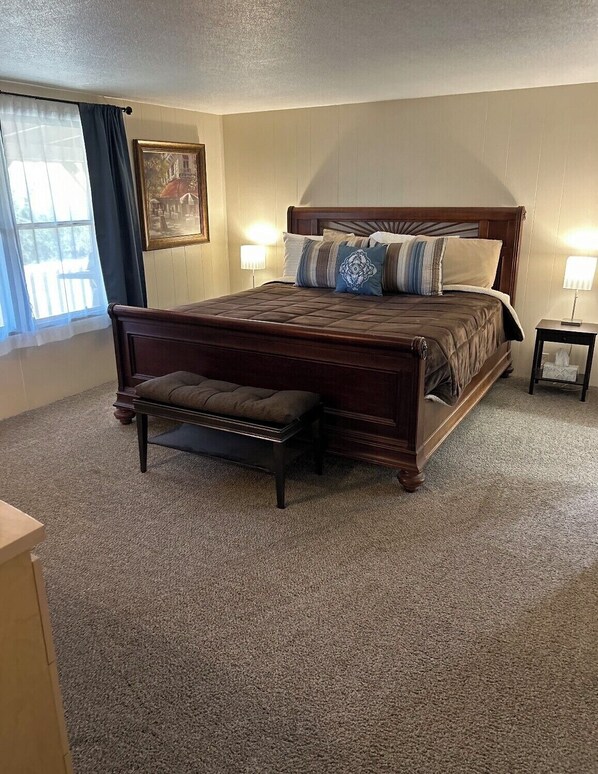 3 عدّة غرف نوم ومكواة/لوح كي وواي فاي مجانًا وملاءات أسرّة