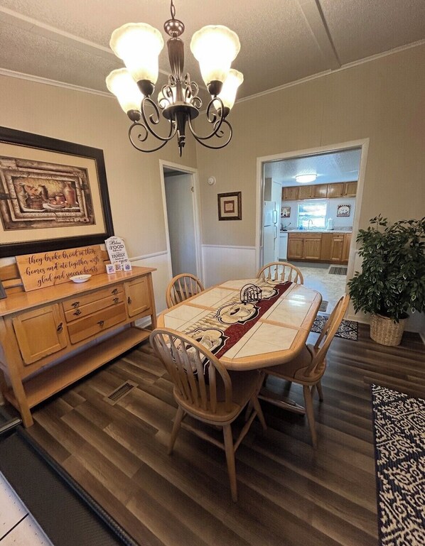 Dining - QUAINT, PRIVATE ON CREEK WITH WATERFALL (Andrews)