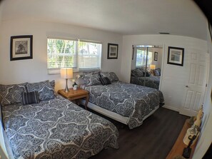 2 bedrooms, iron/ironing board, free WiFi, bed sheets - Sarasota Downtown, Best Location For Your Vacation! (Sarasota)