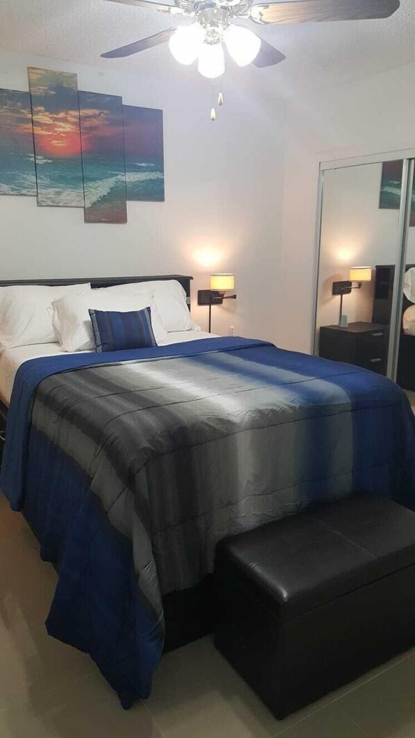 1 habitación, tabla de planchar con plancha, wifi y ropa de cama 