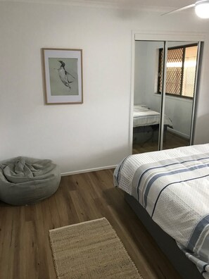 3 室のベッドルーム、アイロン / アイロン台、インターネット、ベッドシーツ