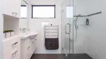 Douche, serviettes fournies