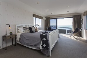 4 bedrooms, WiFi, bed sheets