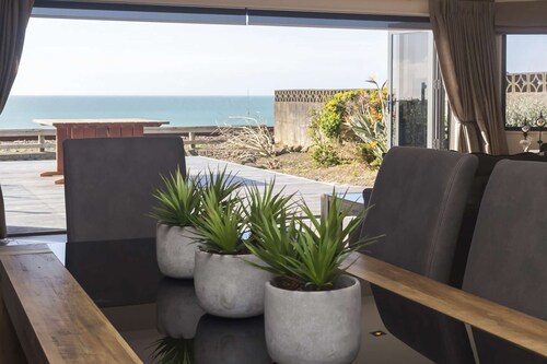 Luxury Waterfront Escape in New Plymouth