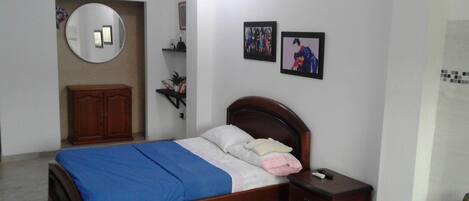 1 makuuhuone, silitysrauta/-lauta, Wi-Fi, vuodevaatteet