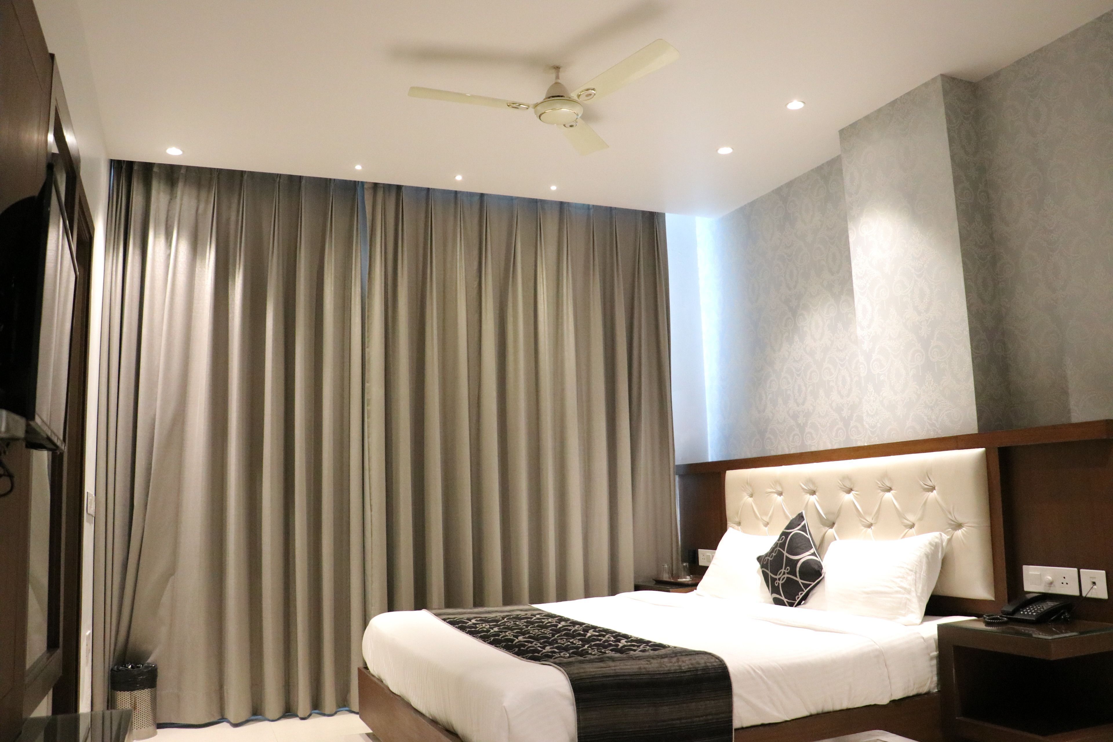 Premium bedding, Tempur-Pedic beds, minibar, rollaway beds