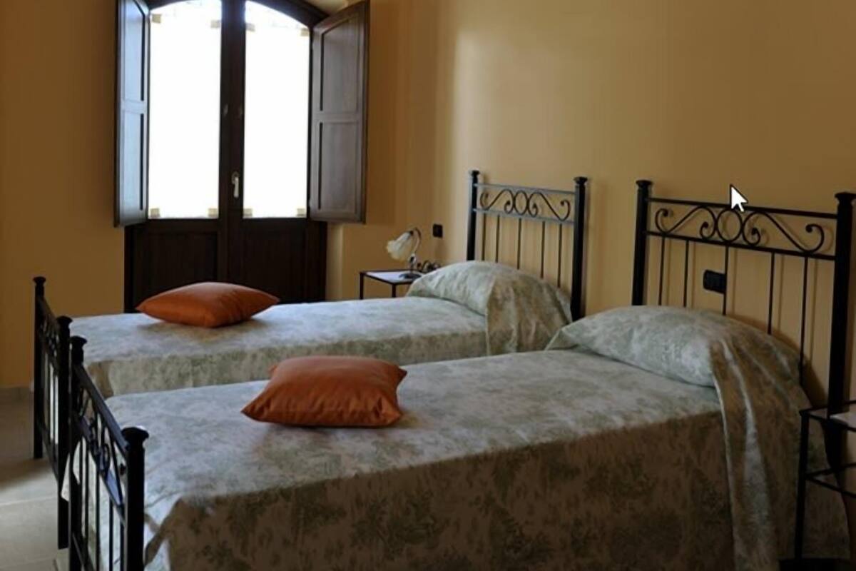 Bureau, lits pliants/supplémentaires, Wi-Fi gratuit, draps fournis