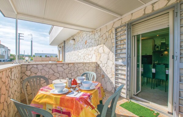 Outdoor dining - 3 bedroom nice apartment in Bari (Bari)