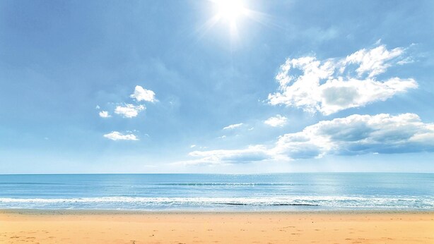 A beach with a clear sky and sunlight. - 3 bedroom nice apartment in Bari (Bari)