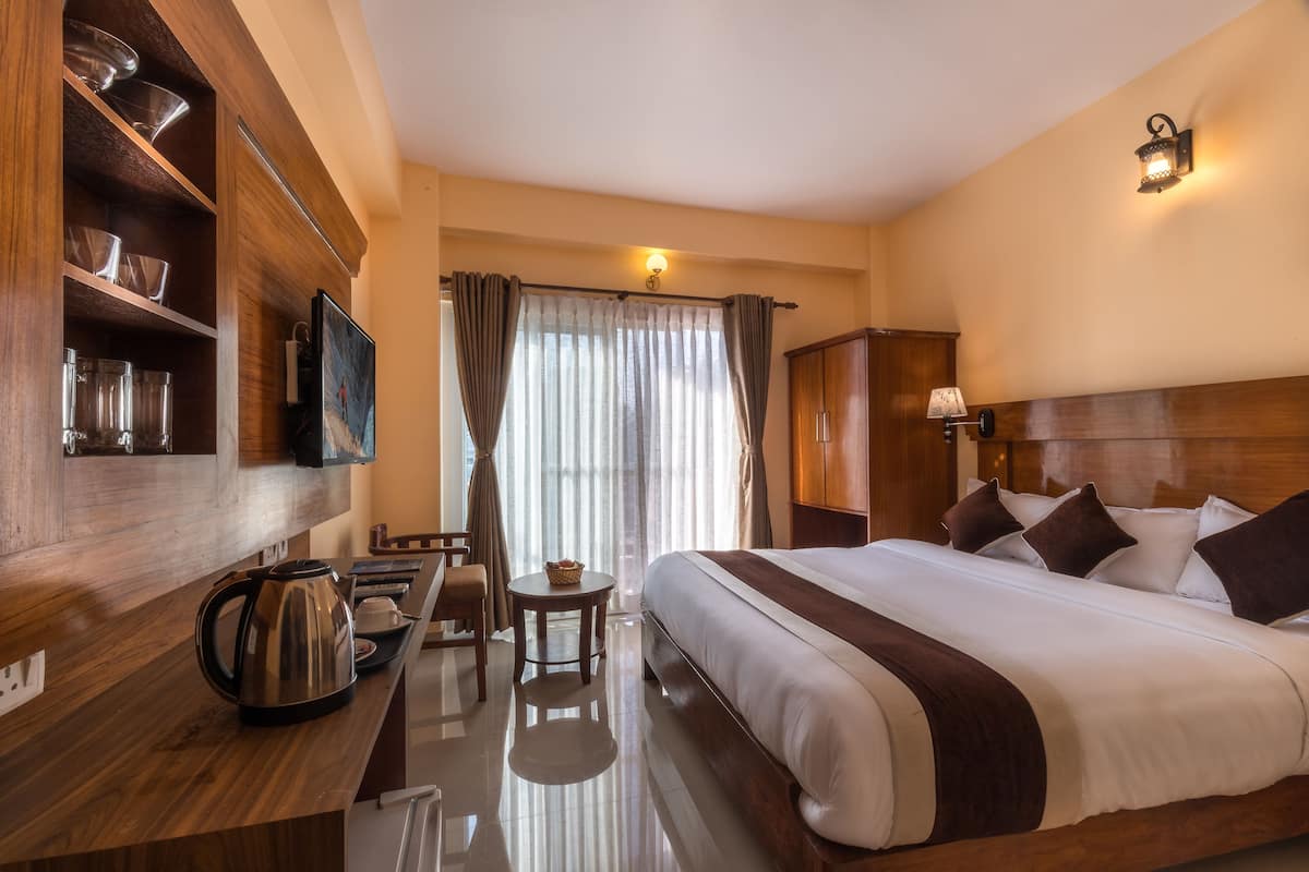 deluxe double room, 1 king bed, mountain view | premium bedding, down duvets, laptop workspace, blackout curtains