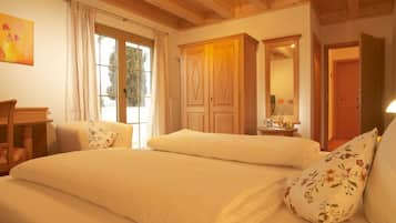 In-room safe, desk, iron/ironing board, free WiFi