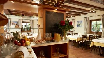 Free daily buffet breakfast