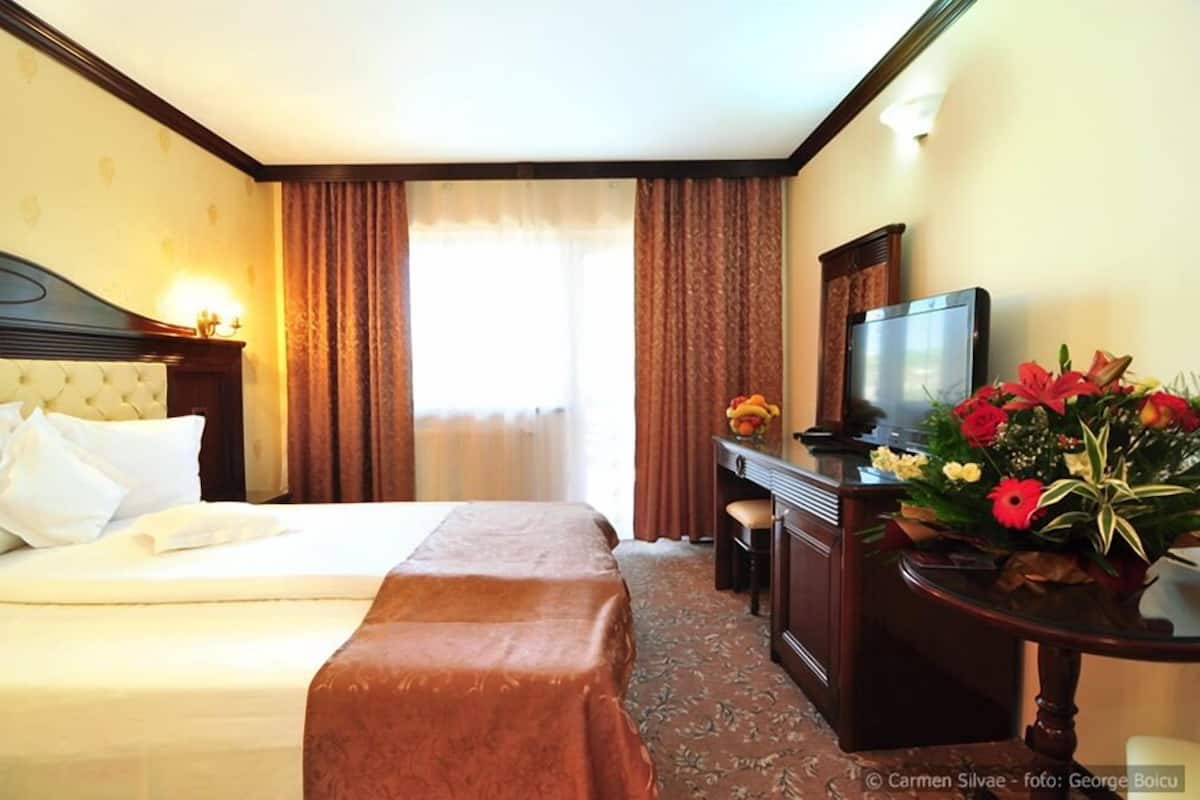 Suite, 1 Bedroom | Minibar, blackout curtains, rollaway beds, free WiFi