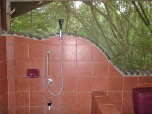 Phòng dành cho gia đình, ban công (Duplex) | Buồng tắm vòi sen
