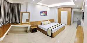 King Room | Premium bedding, minibar, in-room safe, blackout drapes