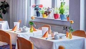 Daily buffet breakfast (EUR 7.50 per person) - Hotel Post Rosbach (Rosbach vor der Hoehe)