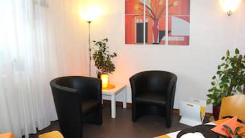 Skrivebord, baby-/barnesenge (tillægsgebyr), ekstra senge (tillægsgebyr)