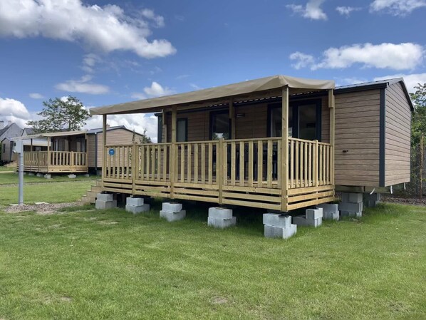 Comfort Mobile Home, 2 Bedrooms | 2 bedrooms, free cribs/infant beds